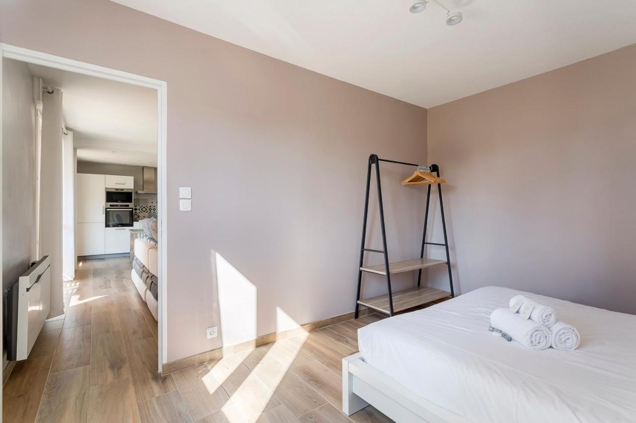 Suite Granges En Rez-De-Jardin Pour 4 Voyageurs Lyon Exteriér fotografie